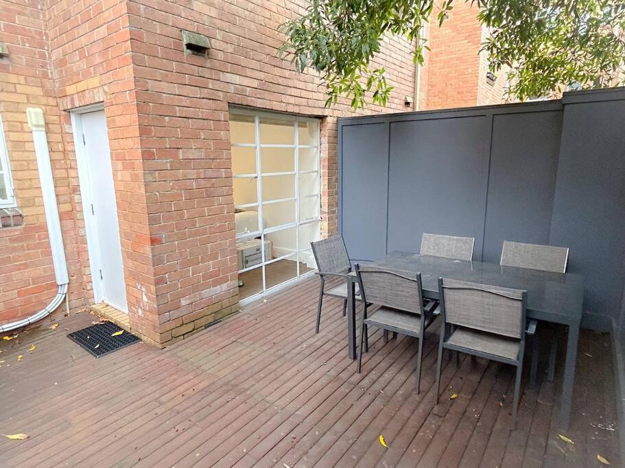 East Melbourne Unit With Courtyard Apartment Exterior photo
