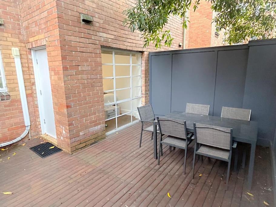 East Melbourne Unit With Courtyard Apartment Exterior photo
