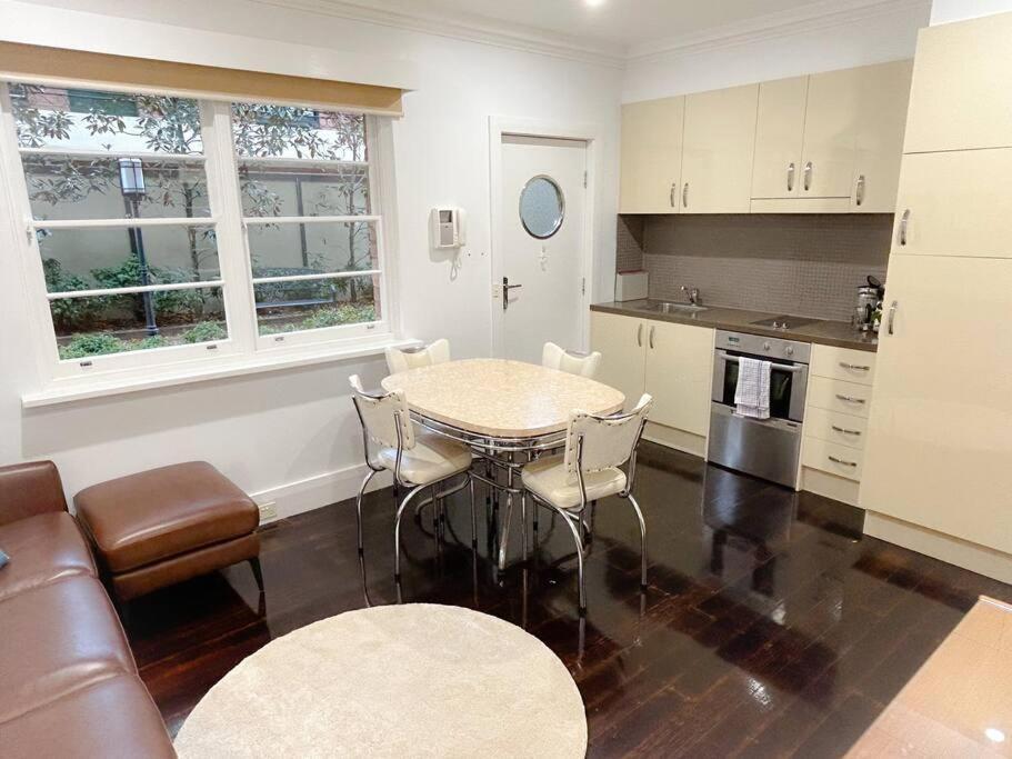 East Melbourne Unit With Courtyard Apartment Exterior photo