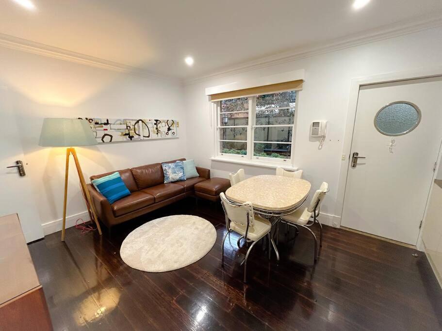 East Melbourne Unit With Courtyard Apartment Exterior photo